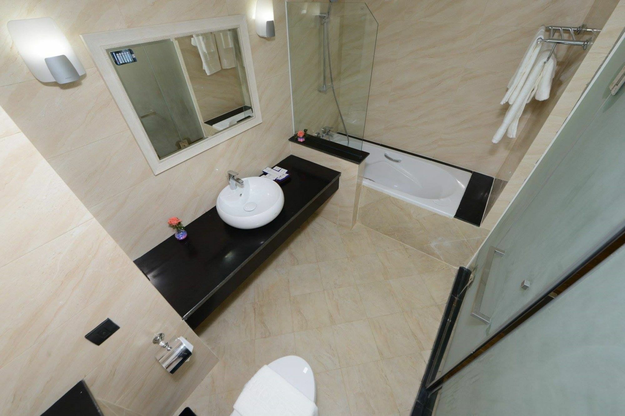 Hotel Lexus Yangon Dış mekan fotoğraf